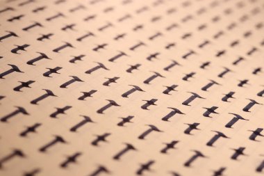 Yazma alıştırması çalışma sayfası yazma. El yazısı sembolü doldurma deseni. Calligraphic harfi T öğrenme becerileri kağıt sayfası. Kaligrafi harfleri t arka plan.