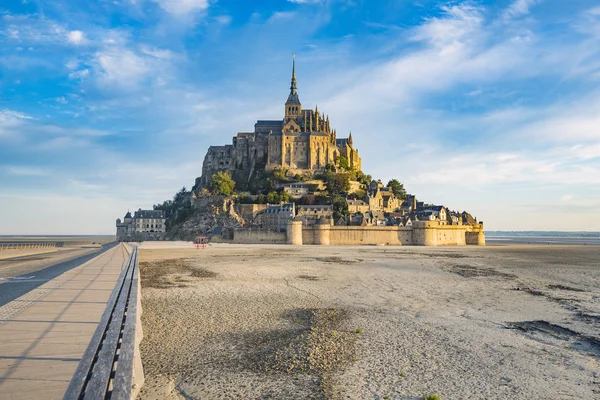 Strada Che Porta Mont Saint Michael Con Sua Abbazia Bassa — Foto Stock