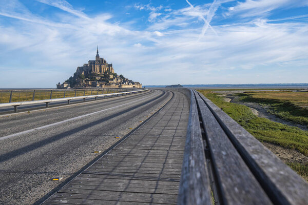 Only access road to Mont Saint Michael. Access is restricted, it can only be accessed by bus, horse carriage and vehicles with special permission for supply and cleaning. Access is also allowed on foot or by bicycle.