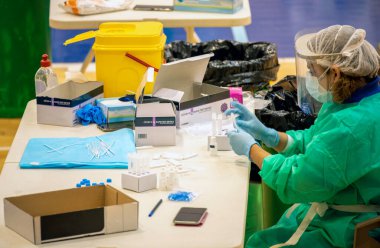 3 Ekim 2020, Linares, Jaen. COVID _ 19 tespiti için büyük bir test