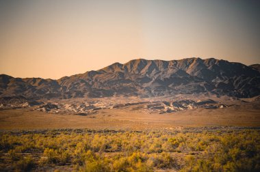Dağın üstünde güzel bir gün batımı