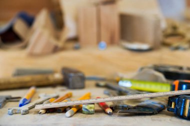 Marangoz araçları talaş ahşap tablo