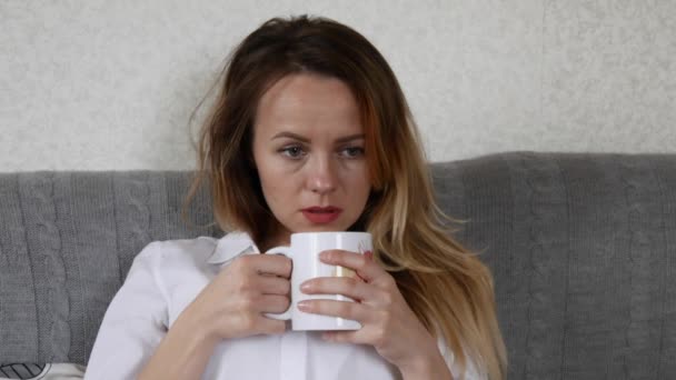 Upset girl drinks coffee — Stock Video
