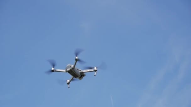 Drone vola in aria — Video Stock