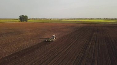 Hava uçak atış bir çiftçinin soya alanları püskürtme