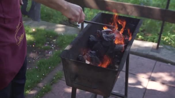 Maak je klaar voor de barbecue feest. — Stockvideo