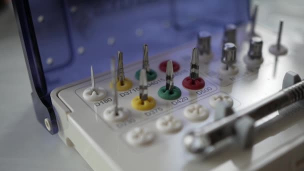 Muchos instrumentos dentales . — Vídeos de Stock