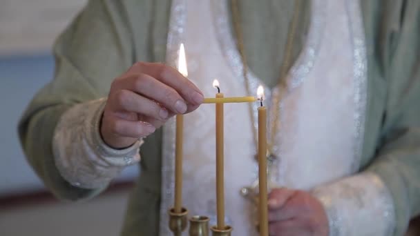 Candela di illuminazione monaco — Video Stock