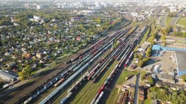 Hava demiryolu hub veya demiryolu terminal statik kuş-göz görüntüleri.
