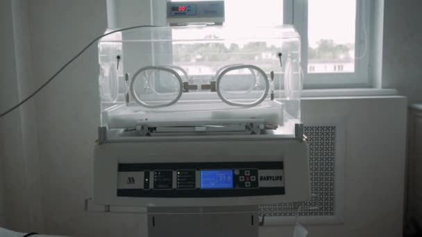 Incubadora para bebés prematuros en el hospital — Vídeos de Stock