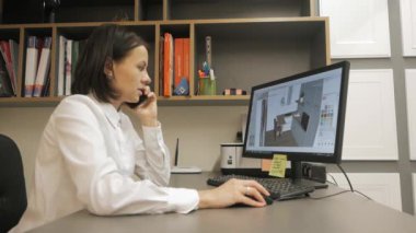 Tasarımcı bilgisayarın içini tasarlar