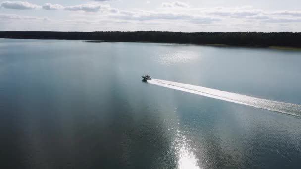 Speedboat quickly floats on the water surface — Stock Video