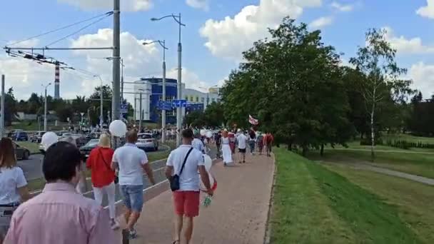 Крупнейшая оппозиционная акция в Минске. — стоковое видео