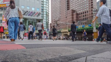 Tokyo, Japonya-5 Haziran 2019: Shinjuku İlçesi. Shinjuku, Japonya 'nın Tokyo Metropolis bölgesinde yer alan özel bir koğuş. Önemli bir ticari ve idari merkezdir. .