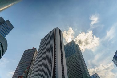 Tokyo, Japonya 'da Shinjuku 'da yüksek katlı bina .