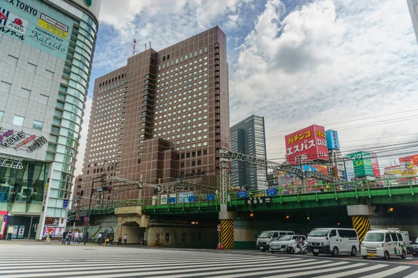 东京， 日本 - 2019年6月5日 ：新宿区。新宿是位于日本东京都的特殊病房。它是一个主要的商业和行政中心 . — 图库照片