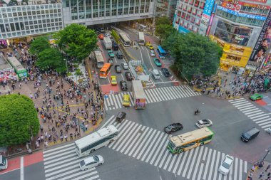 Tokyo, Japonya-5 Haziran 2019: yüksek açı görünümü. Shibuya Crossing Tokyo, Japonya 