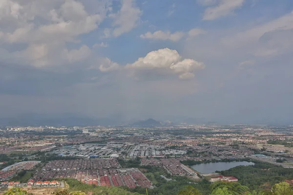 Blauwe Lucht Witte Katoenen Wolken Boven Ipoh City Maleisië — Stockfoto