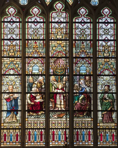 Janela Vidro Manchado Uma Igreja Centro Histórico Bruges Bélgica — Fotografia de Stock