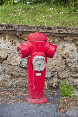 İtfaiyeciler için şehirde ed yangın musluğu