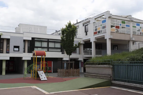 Fransa'da bir okul mimarisi