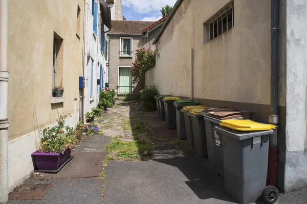 Papeleras Basura Centro Ciudad Frente Casas — Foto de Stock