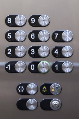 Asansör paneli düğmesindeki düğmelerin kapatılması