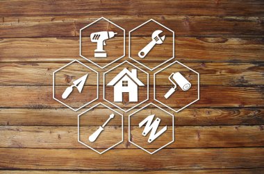 Rustik ahşap kalas üzerinde bir köknar ağacının simgesi