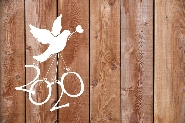 飞走的鸽子与2020年的数字 — 图库照片