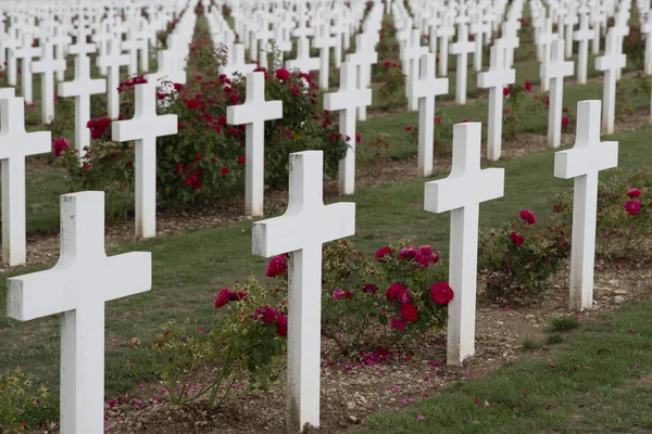 Cruz Branca Cemitério Militar Verdun França — Fotografia de Stock