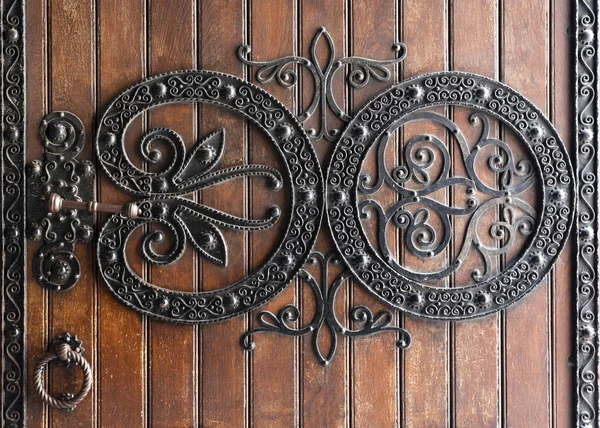 Detail Dřevěných Tepaných Železných Dveří Kostela Francii — Stock fotografie