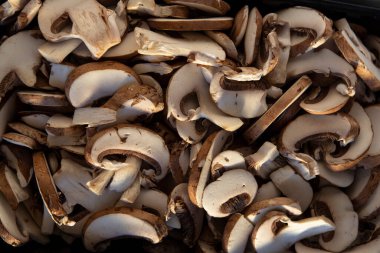 Kesik ve çiğ mantarlara yakın çekim