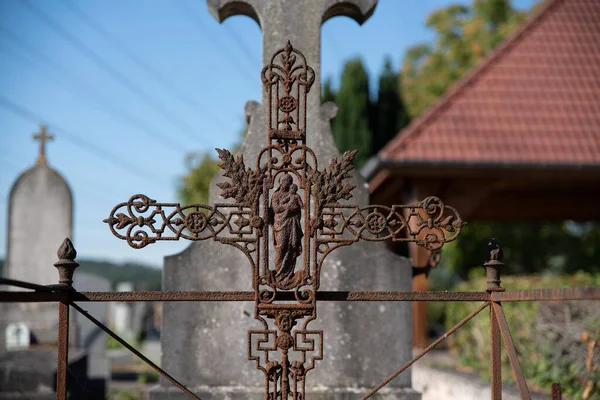 Velha Cruz Religiosa Cemitério Católico — Fotografia de Stock