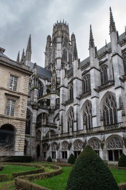 Fransa 'da Normandiya' daki Rouen Katedrali dışarıdan görülüyor.