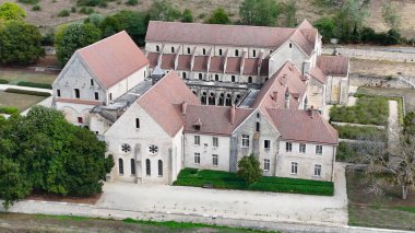 Noirlac Manastırı ve manastırı, Fransa 'daki ortaçağ mimarisi