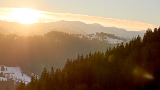 Landschap bergpanorama bovenaanzicht. Natuur lente reizen schilderachtige tijd verval. — Stockvideo