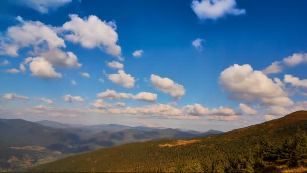 Luchtfoto tijd verstrijken van de berg wolken — Stockvideo