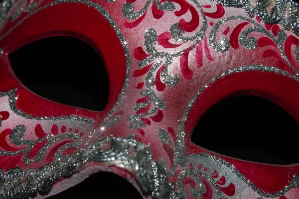 Venetianska Masquerade Röd Och Silver Boll Mask Svart Bakgrund — Stockfoto