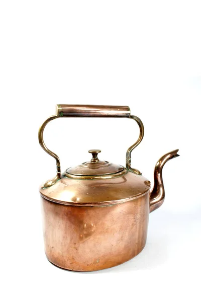 白色背景的古董蒸汽壶风格茶壶 — 图库照片