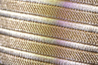 Yakın kadar olan altın renkli çizgili kumaş malzeme