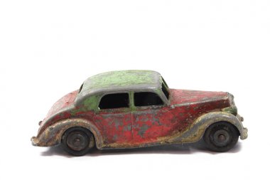 Beyaz Arka Plan Vintage Oyuncak Yarış Arabaları