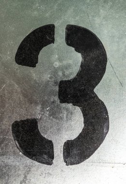 Sıkıntılı Durum Tipografisi 'nde Yazılı Sözcükler 3 Numara Bulundu