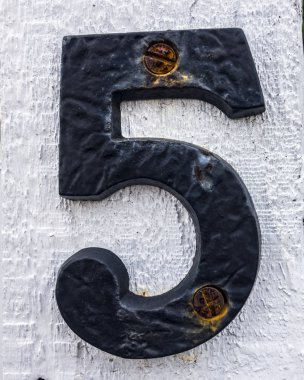 Sıkıntılı Durum Tipografisi 'nde Yazılı Sözcükler 5 Numara Bulundu