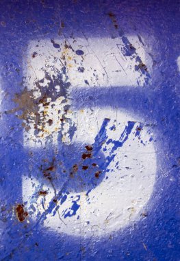 Sıkıntılı Durum Tipografisi 'nde Yazılı Sözcükler 5 Numara Bulundu