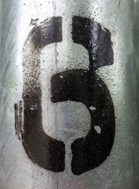 Sıkıntılı Durum Tipografisinde Yazılan Sözcükler Altı Numara Bulundu