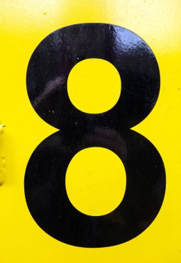 Sıkıntılı Durum Tipografisi 'nde Yazılı Sözcükler 8 Numara Bulundu