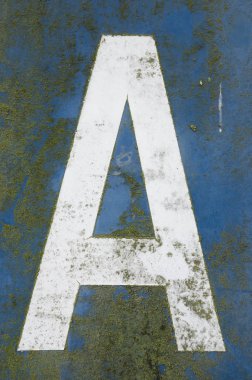 Sıkıntılı Durum Tipografisi ile Yazılan Sözcükler Bulundu Harf A