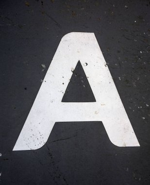 Sıkıntılı Durum Tipografisi ile Yazılan Sözcükler Bulundu Harf A