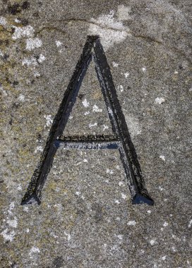 Sıkıntılı Durum Tipografisi ile Yazılan Sözcükler Bulundu Harf A