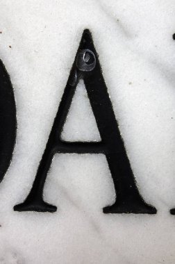 Sıkıntılı Durum Tipografisi ile Yazılan Sözcükler Bulundu Harf A